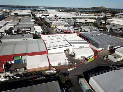 1,589sqm High Profile Showroom & Warehouse