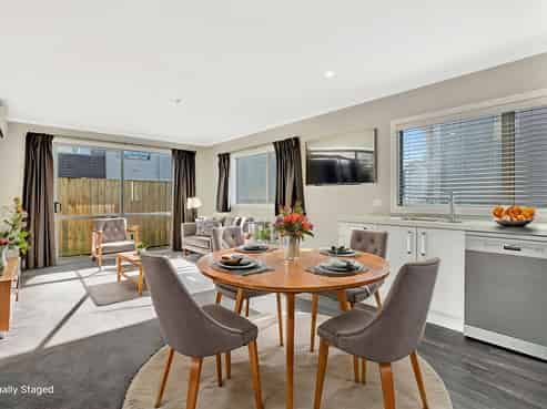 2/16 Hammond Street, Hamilton Central