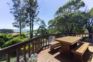 16 Coronation Street, Moeraki
