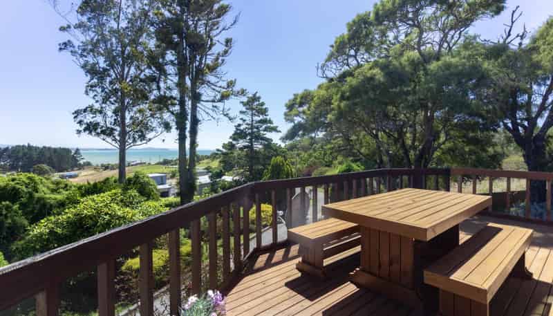 16 Coronation Street, Moeraki