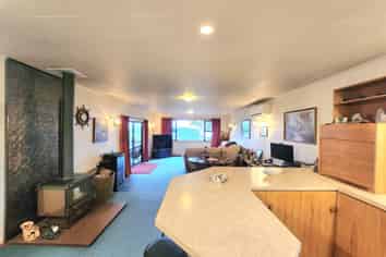 16 Coronation Street, Moeraki
