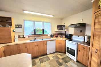 16 Coronation Street, Moeraki