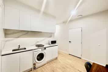 8 Pirihonga Road, Flat Bush