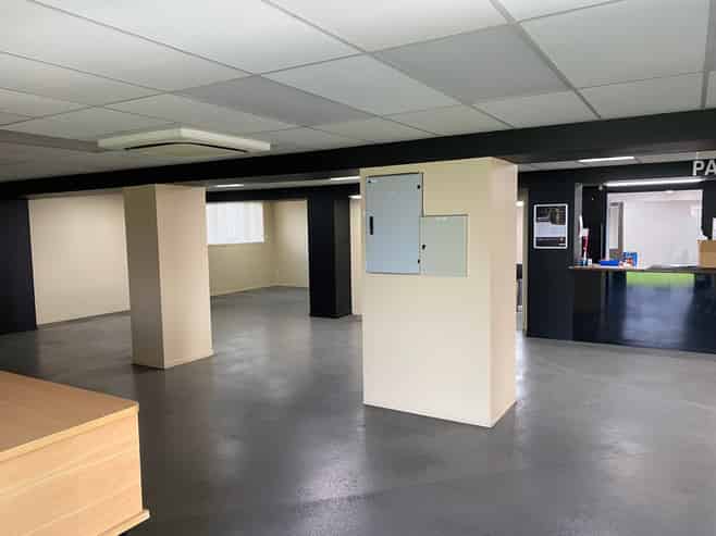 Huge Workshop, Showroom and Yard Package