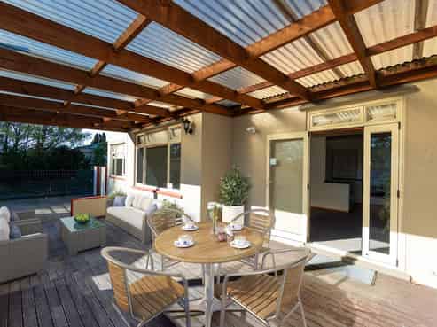 103 Main Road, Clive