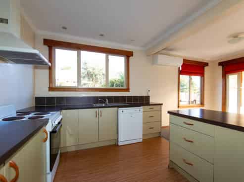103 Main Road, Clive