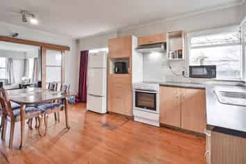 702E Park Road South, Akina