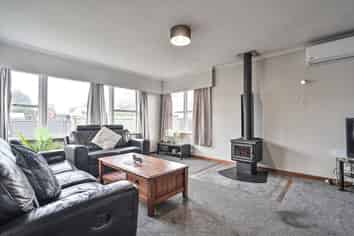 702E Park Road South, Akina