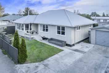702E Park Road South, Akina