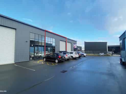 High-stud warehouse in prime Papamoa position