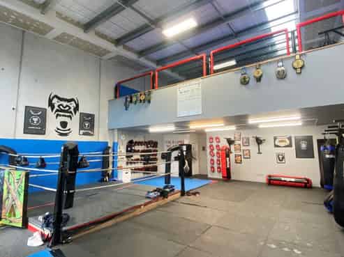 High-stud warehouse in prime Papamoa position