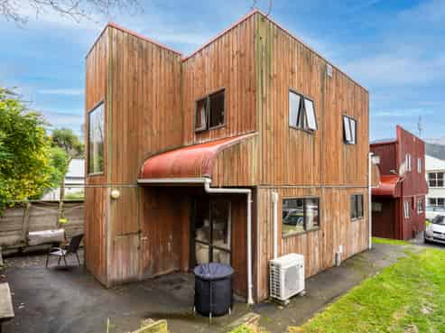 1/114 Harbour Terrace, North Dunedin