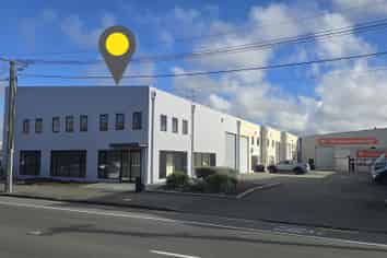 High Profile Warehouse & Showroom