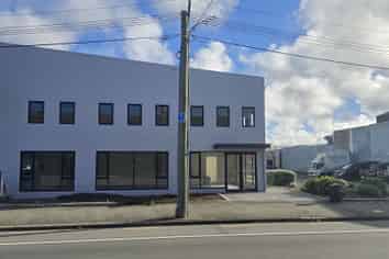 High Profile Warehouse & Showroom