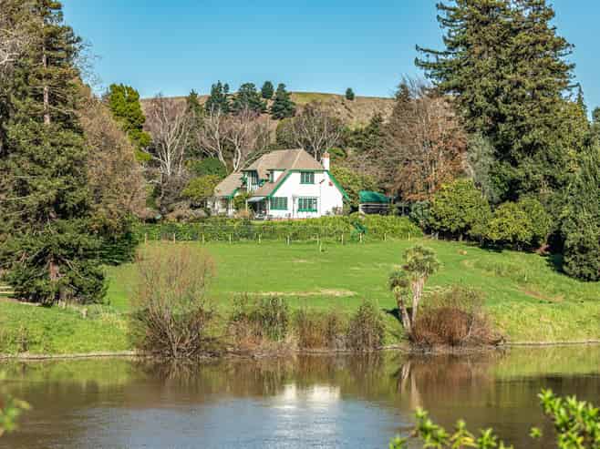 33 Riverbank Road, Okoia