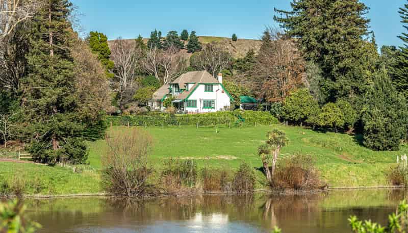 33 Riverbank Road, Okoia