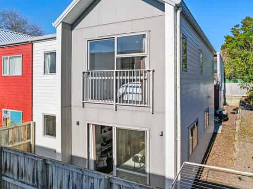 6/16 Hammond Street, Hamilton Central