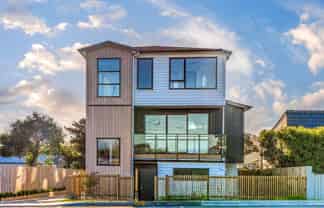 858E East Coast Road, Pinehill