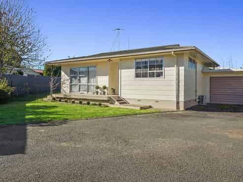 16A Lansdowne Crescent, Glenview