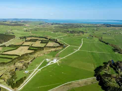 392 and 42 Journeys End, Tapora