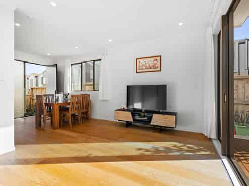 32 Waipuhinui Way, Wiri