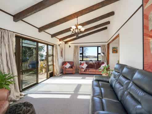 143 Black Road, Otatara
