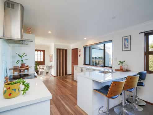 143 Black Road, Otatara