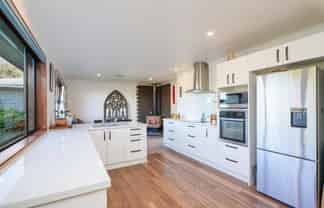 143 Black Road, Otatara