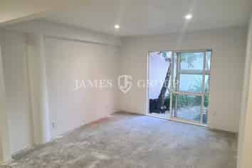 TUCKED-AWAY BOUTIQUE RETAIL IN REMUERA