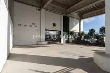 INDOOR-OUTDOOR RETAIL WITH EXCELLENT EXPOSURE