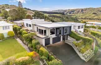 11 Corlett Road, Plimmerton