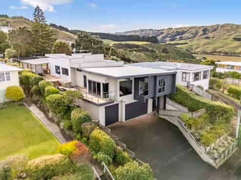 11 Corlett Road, Plimmerton