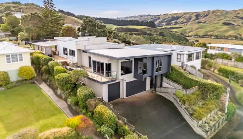 11 Corlett Road, Plimmerton
