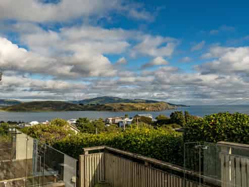 11 Corlett Road, Plimmerton