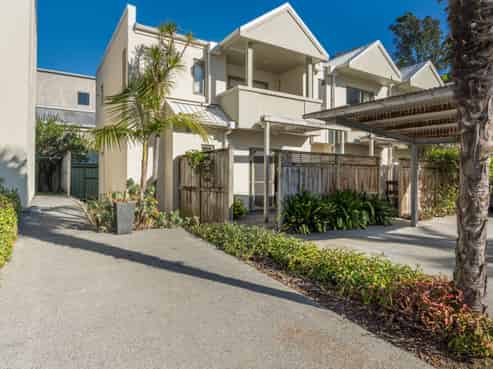 73A/21 Hunters Park Drive, Three Kings