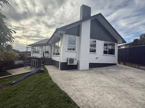 282 Dowse Drive, Maungaraki