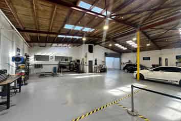 525M² WAREHOUSE / OFFICE
