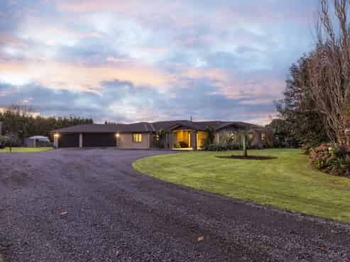 1216 Egmont Road, Egmont Village