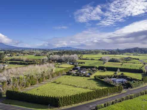 1216 Egmont Road, Egmont Village