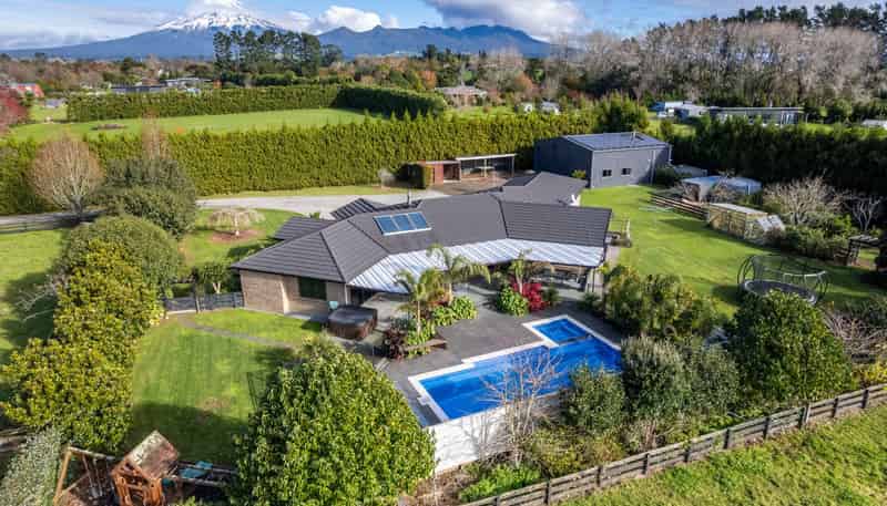 1216 Egmont Road, Egmont Village