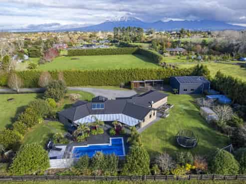 1216 Egmont Road, Egmont Village