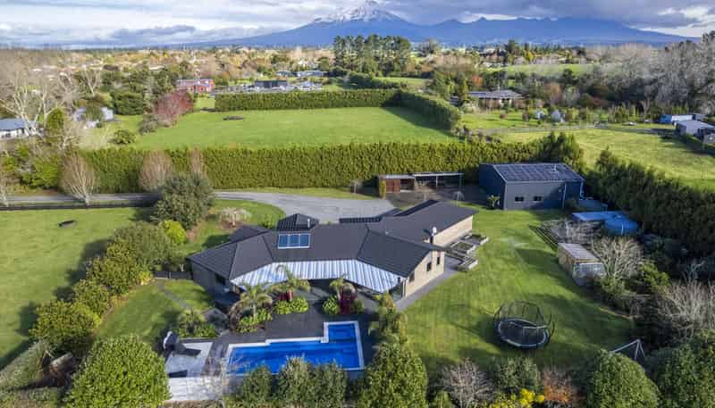 1216 Egmont Road, Egmont Village