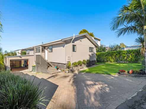 27 Pohutukawa Avenue, Shelly Park