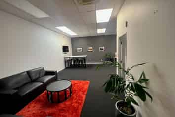  Well Presented Office in the Village