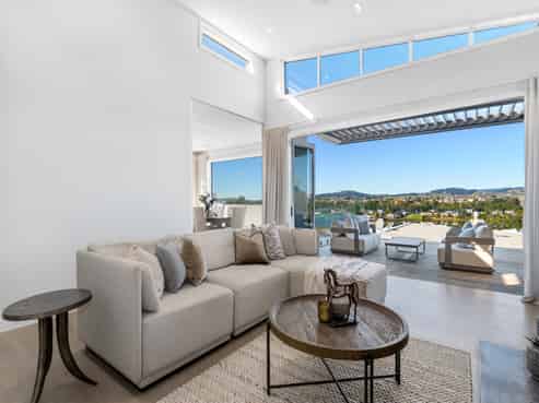 138 Grace Road, Avenues