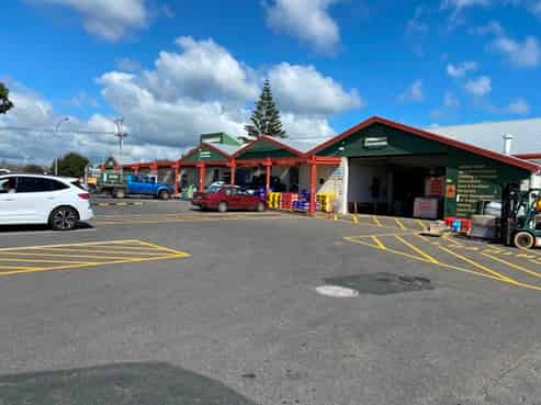Versatile commercial offering in outstanding location
