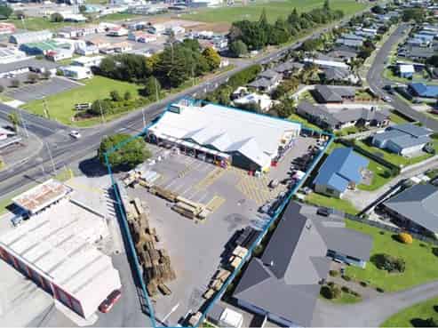 Versatile commercial offering in outstanding location