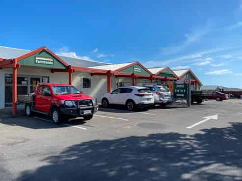 Versatile commercial offering in outstanding location