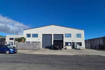 Multiple Use Industrial For Lease!