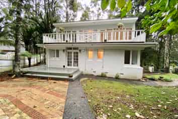 12 Manuka Road, Titirangi